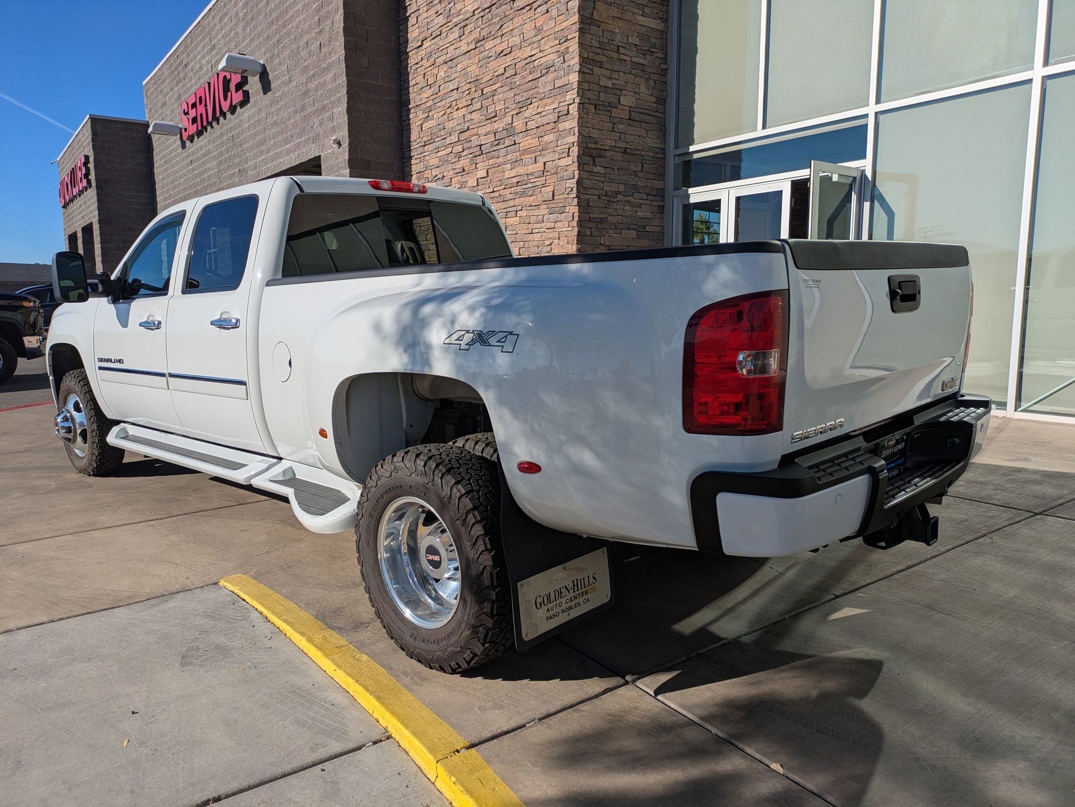 Used 2013 GMC Sierra 3500 Denali image 3