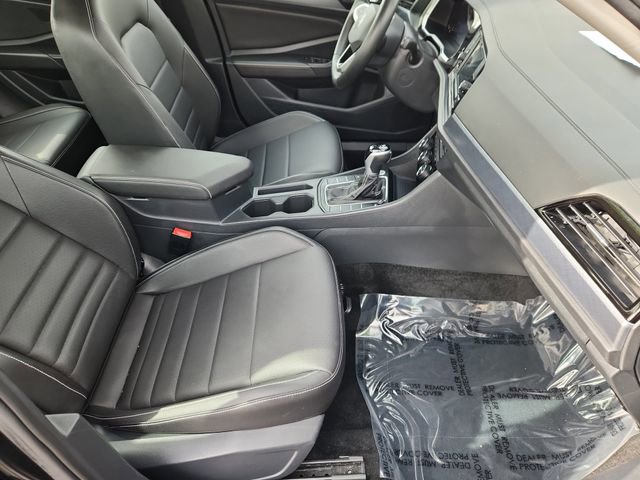 Used 2024 Volkswagen Jetta SE FWD image 13