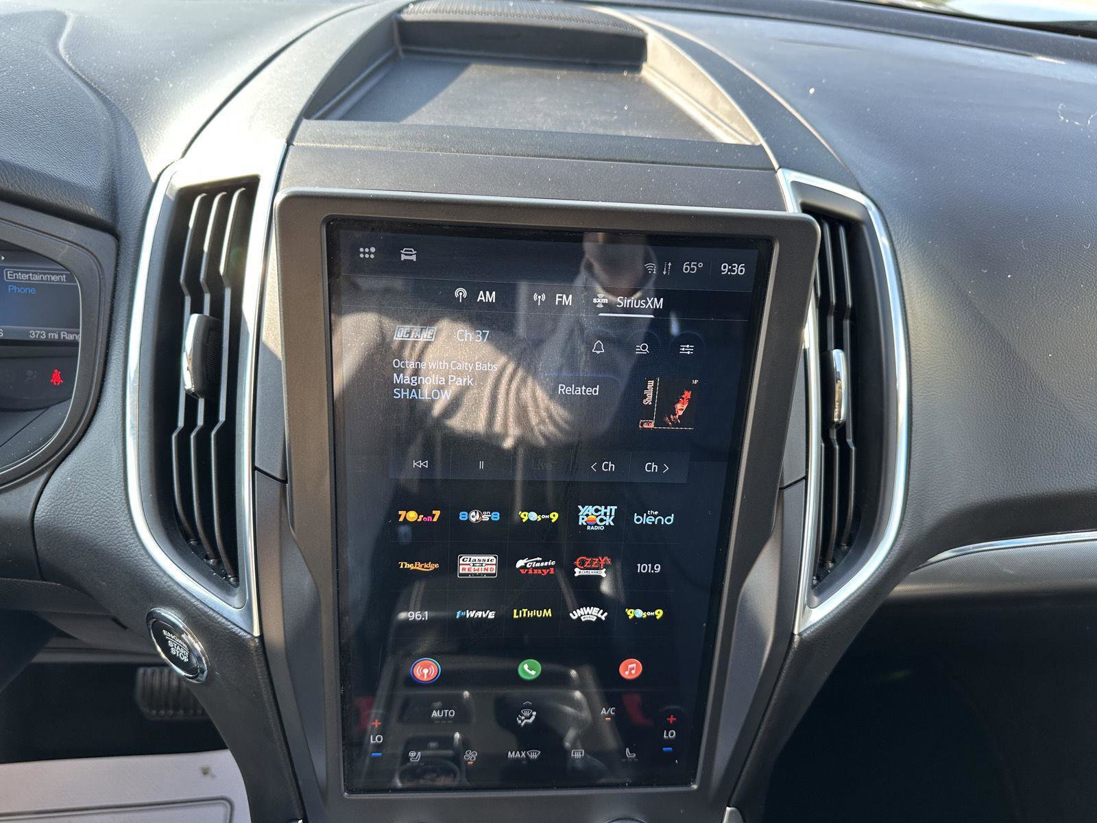 Used 2024 Ford Edge Titanium image 31