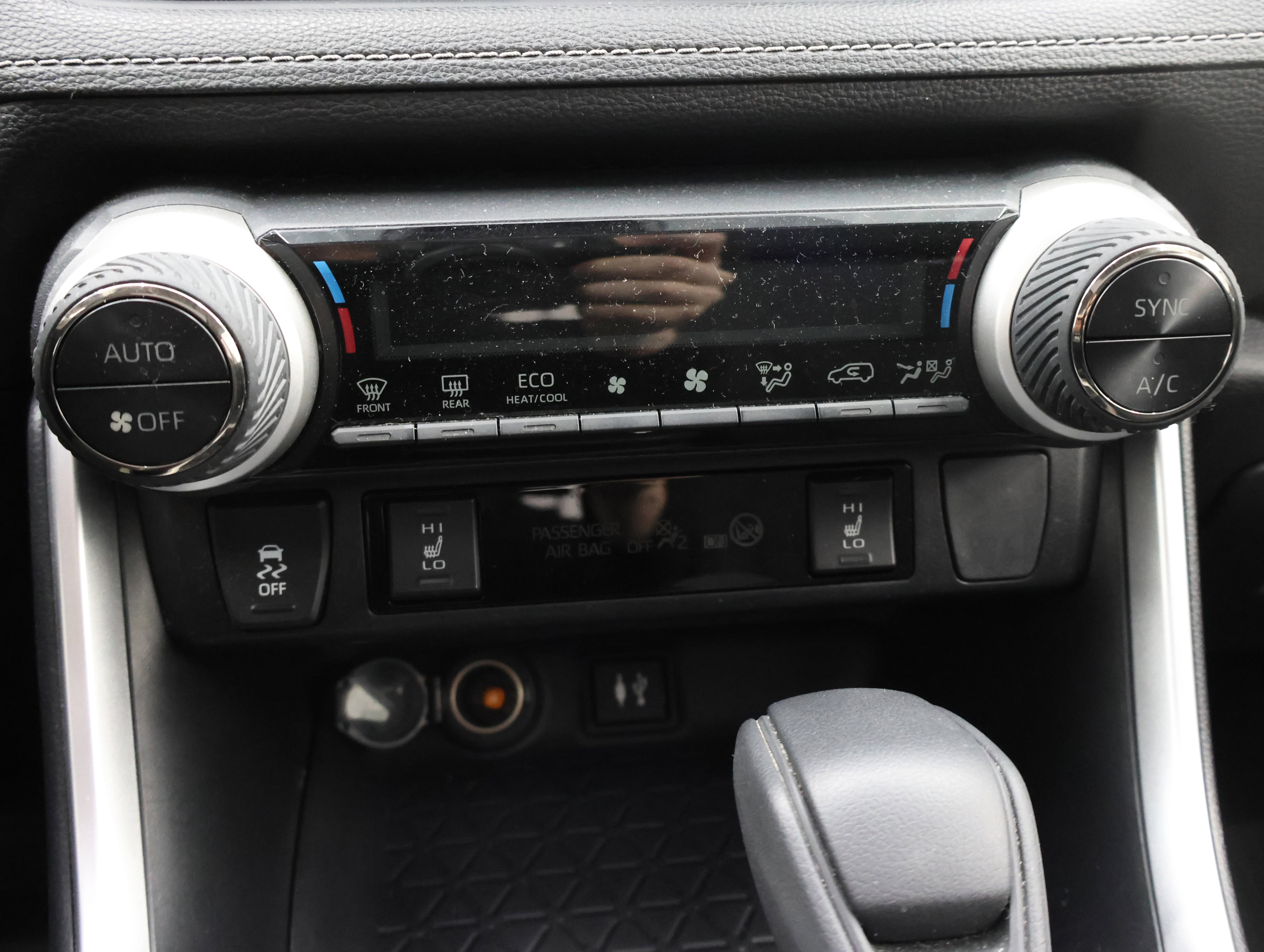 Used 2019 Toyota RAV4 XLE w/ Convenience Package image 48