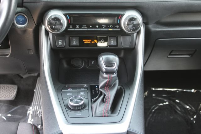 Used 2021 Toyota RAV4 SE w/ Weather & Moonroof Package AWD/4WD image 16