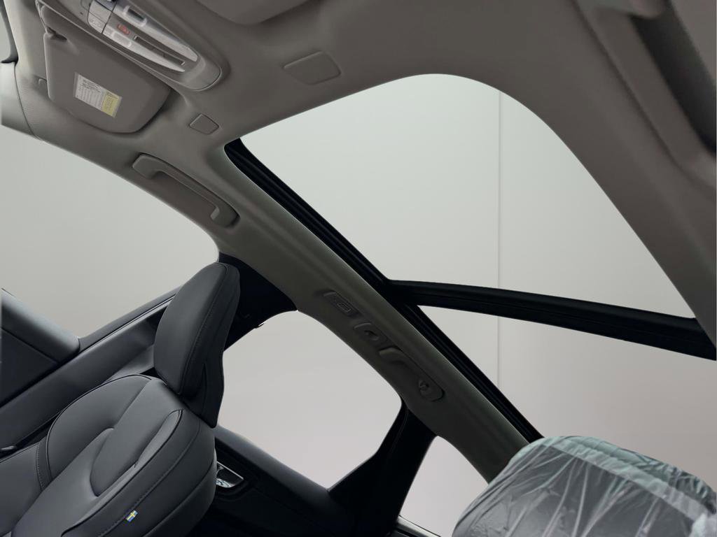 New 2026 Volvo XC60 T8 Plus AWD/4WD image 18