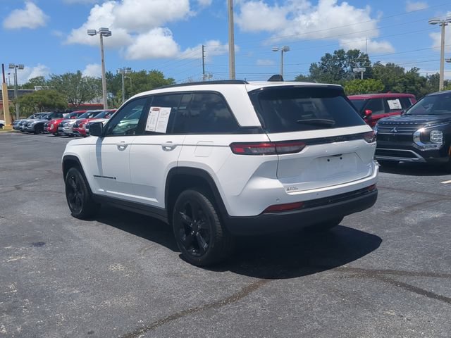 Used 2023 Jeep Grand Cherokee Altitude RWD image 8