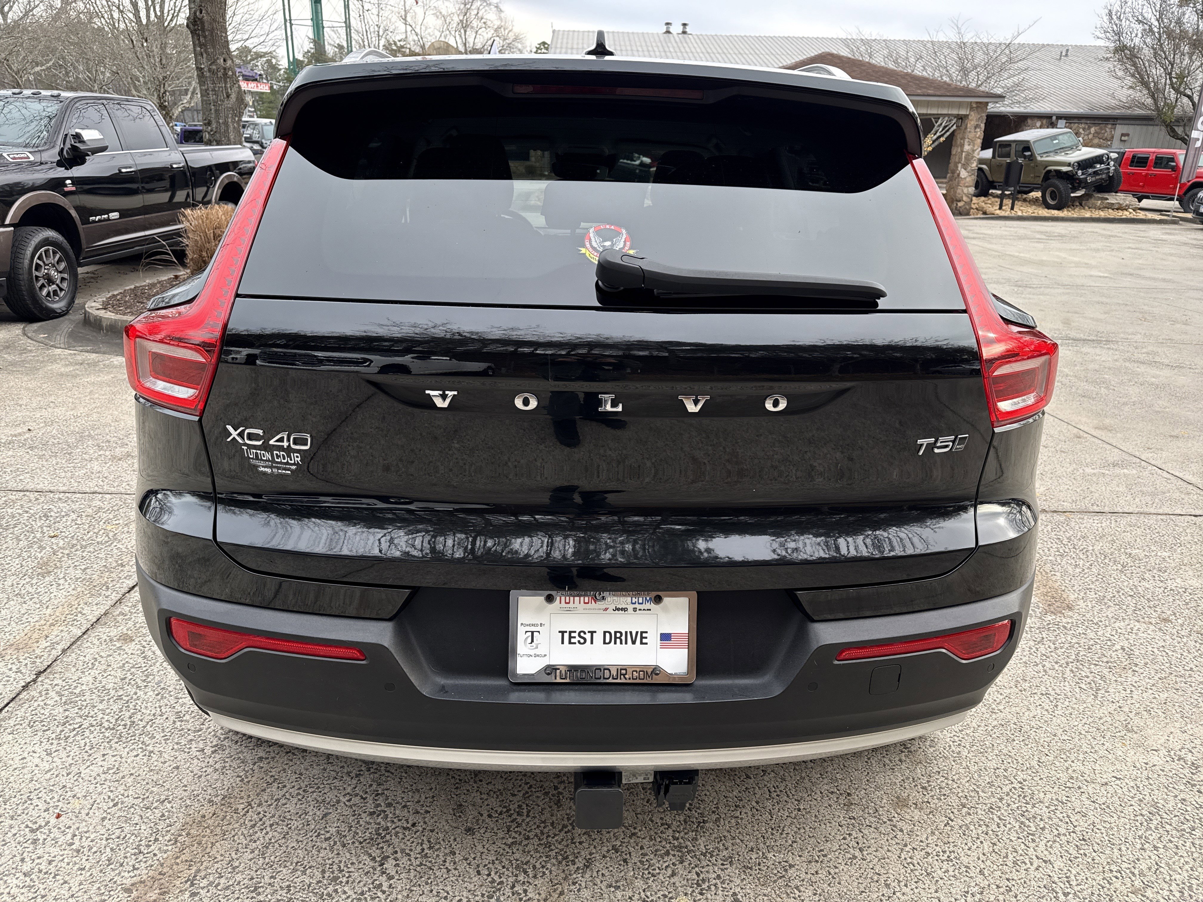 Used 2019 Volvo XC40 T5 Momentum image 6