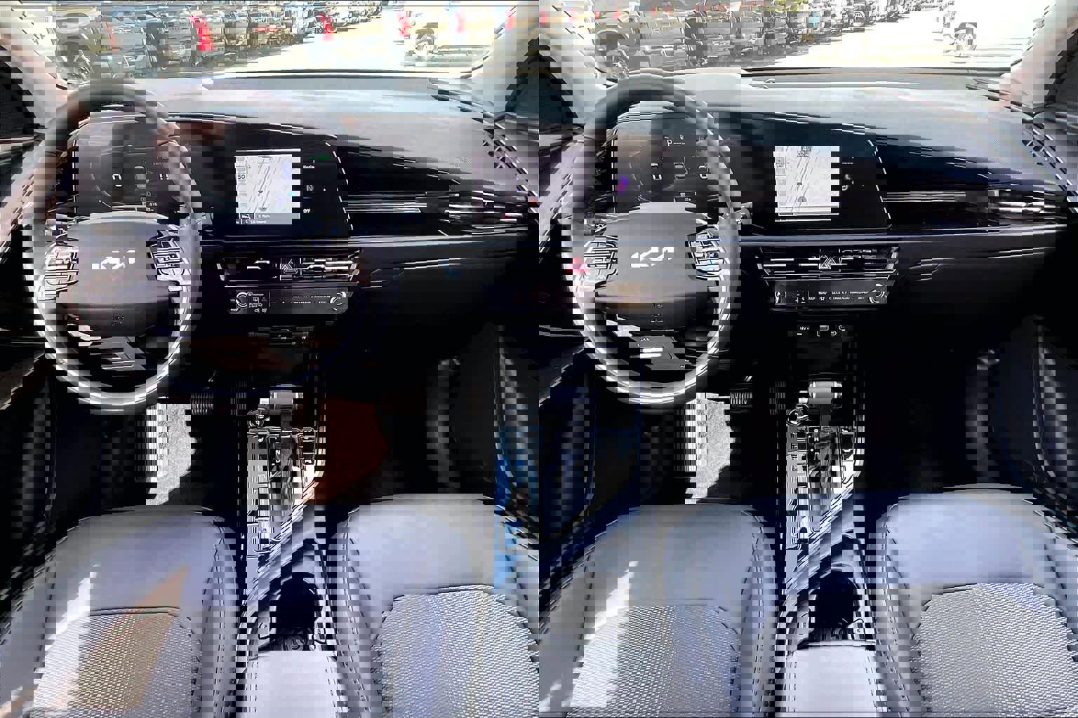 Used 2023 Kia Niro EX image 16