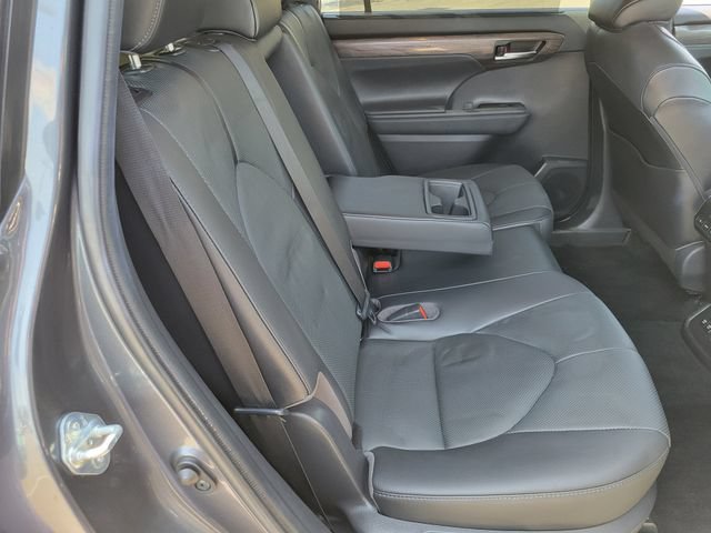 Used 2021 Toyota Highlander Limited FWD image 25