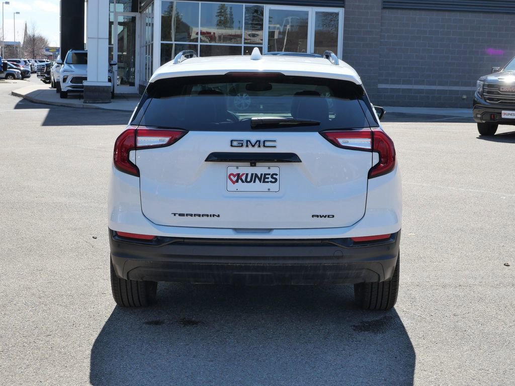 Used 2023 GMC Terrain SLT w/ Tech Package image 8