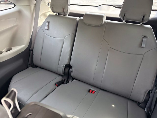 Used 2023 Toyota Sienna XLE FWD image 15
