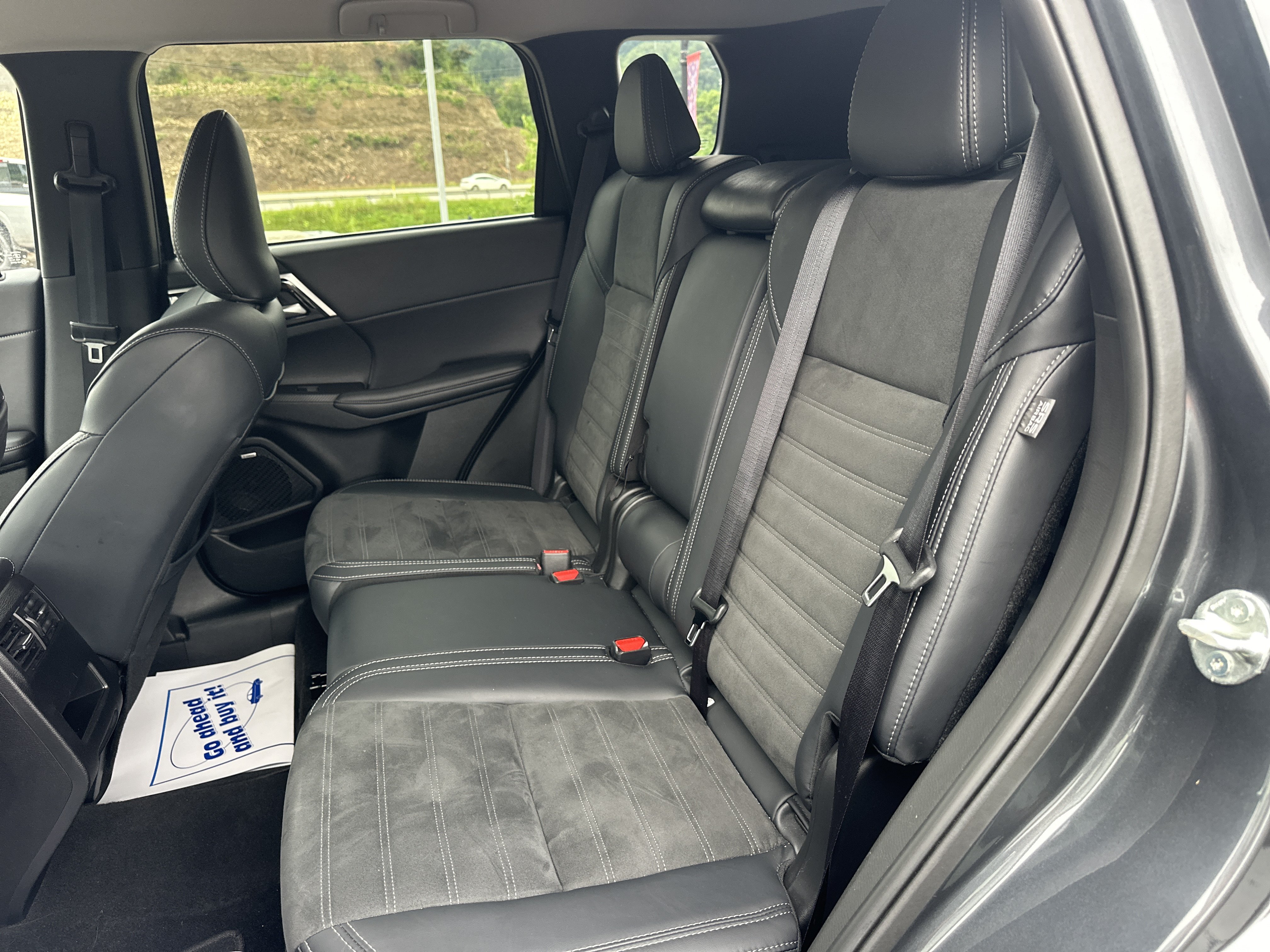 Used 2025 Mitsubishi Outlander SE AWD/4WD image 24