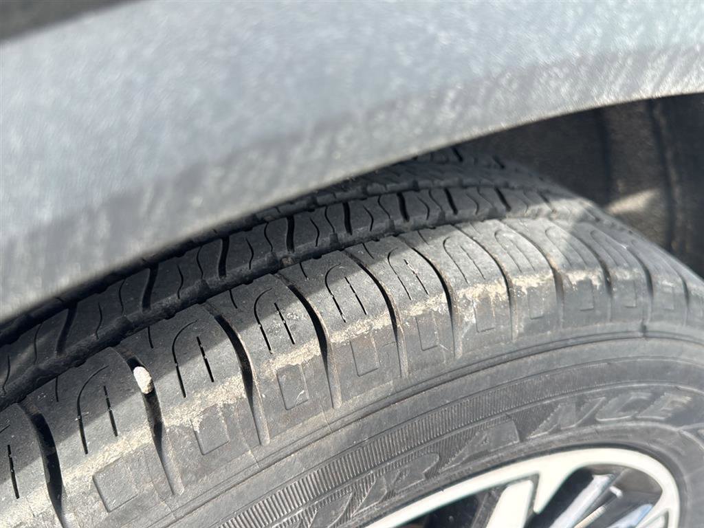 Used 2022 Ford Escape SE w/ SE Sport Appearance Package image 10