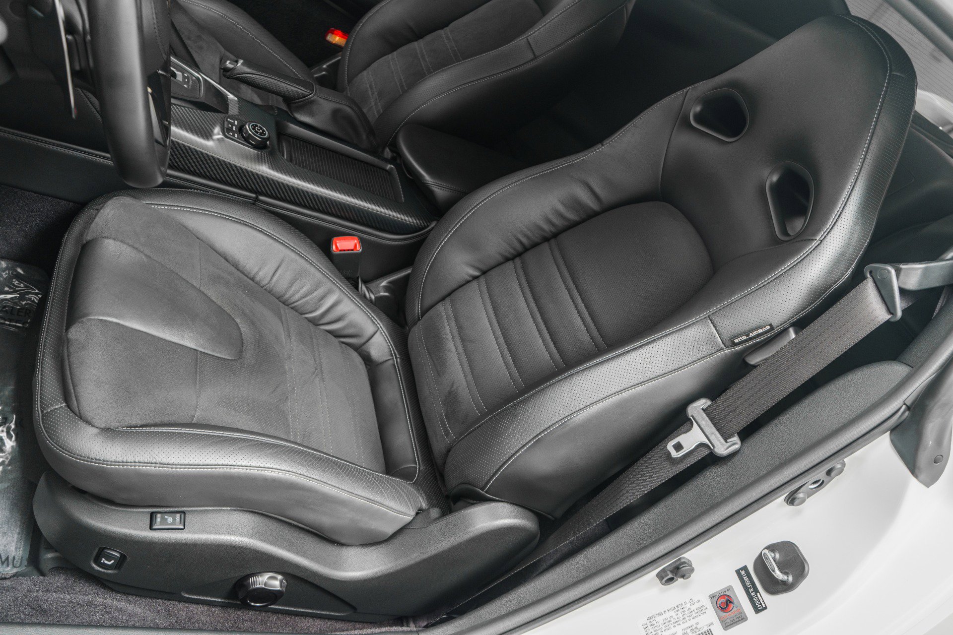 Used 2020 Nissan GT-R Premium image 24