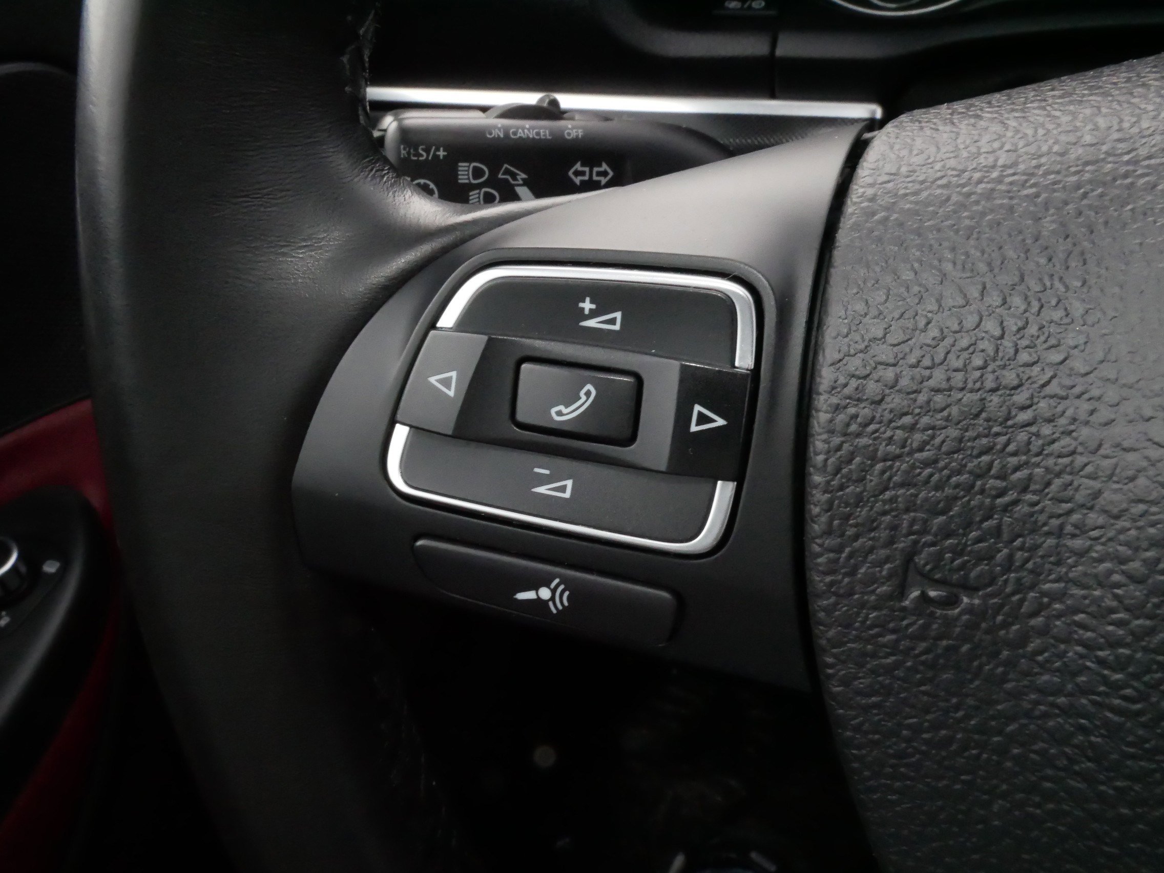 Used 2013 Volkswagen Eos Lux image 26