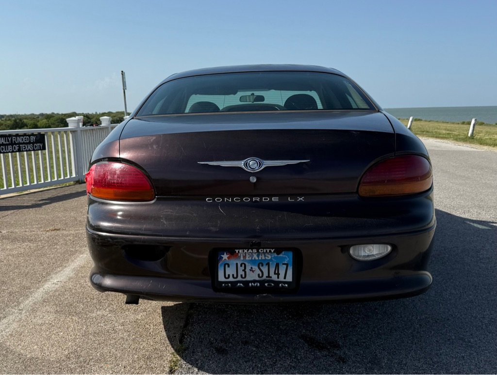 Used 2004 Chrysler Concorde LX image 5