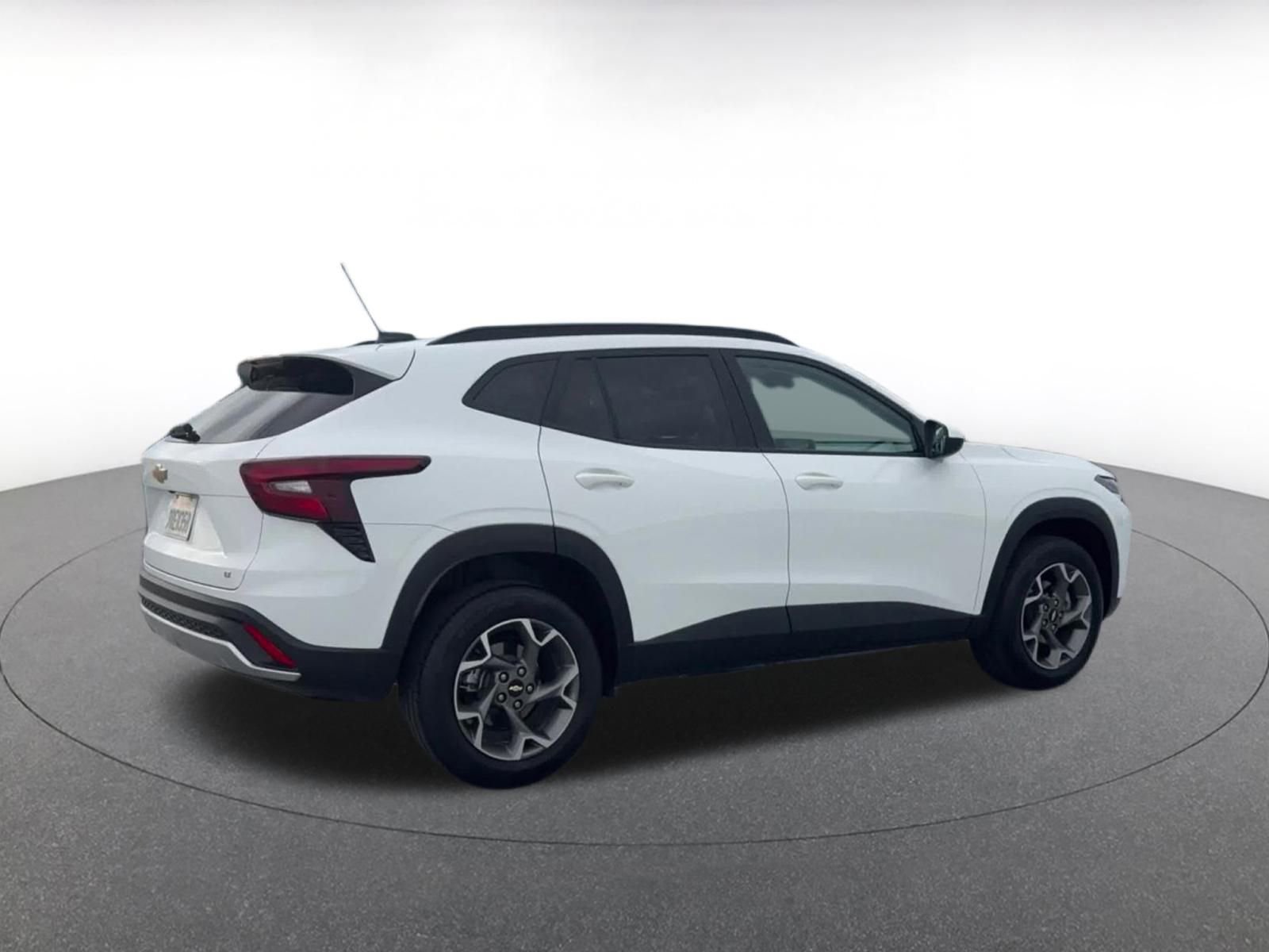 Used 2025 Chevrolet Trax LT image 15