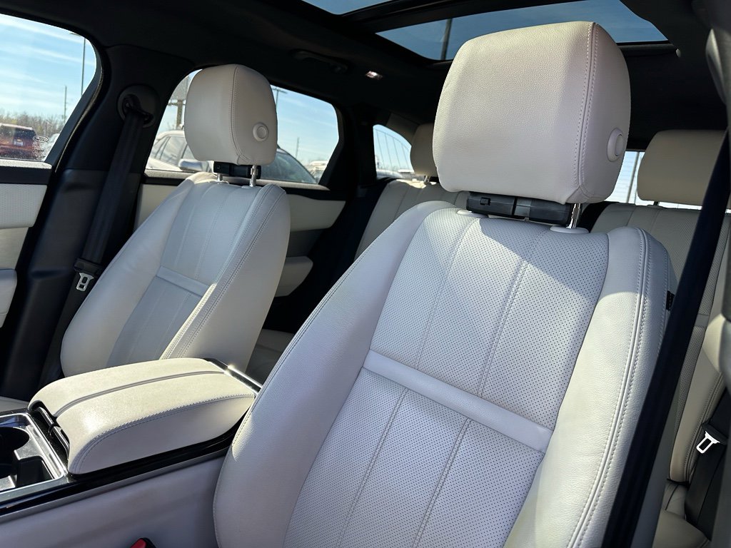 Used 2023 Land Rover Range Rover Velar R-Dynamic S image 13