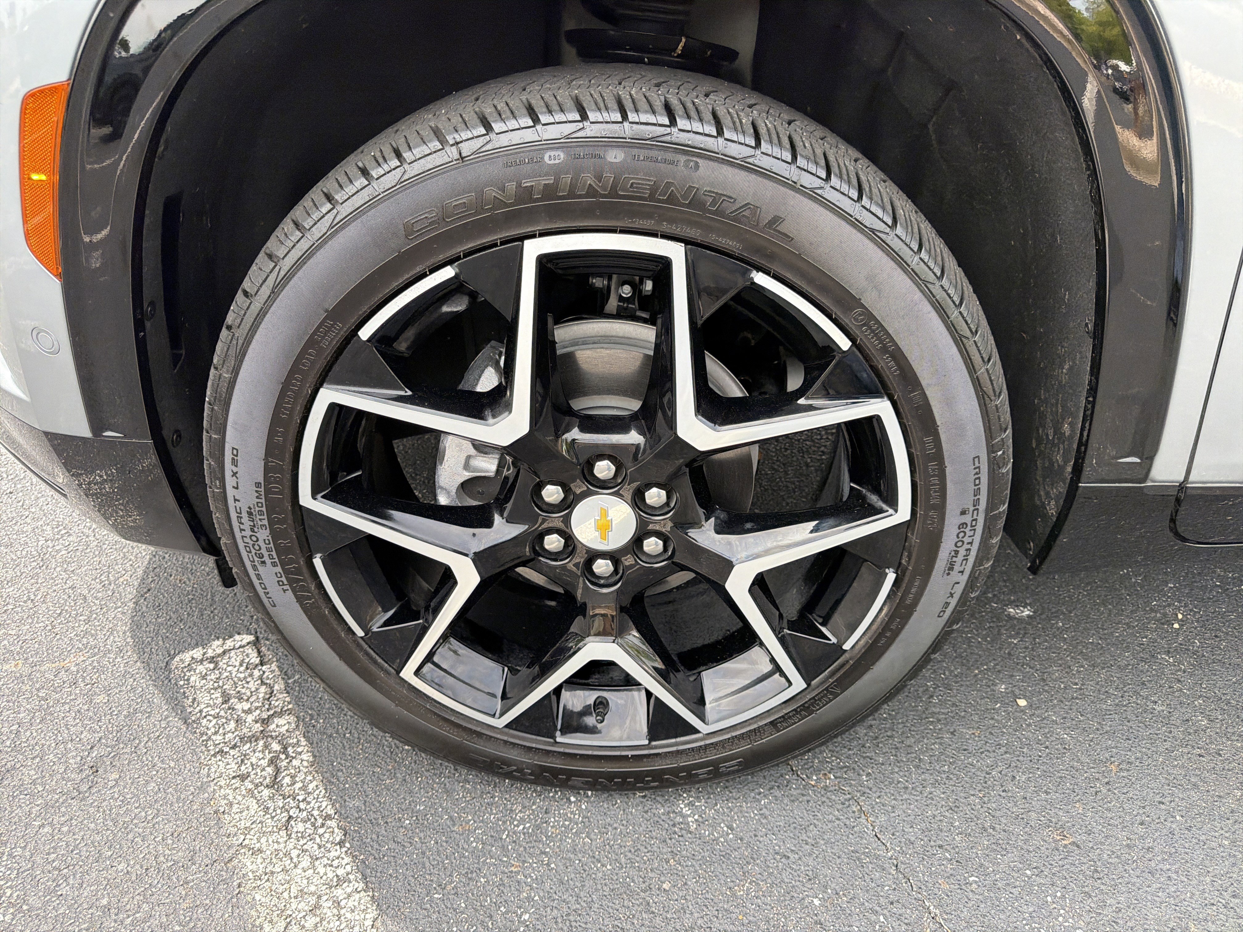 Used 2025 Chevrolet Traverse High Country w/ LPO, Floor Liner Package AWD/4WD image 11