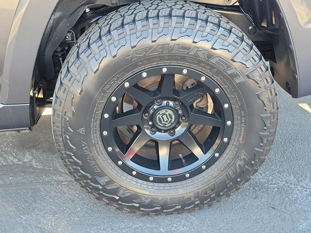 Used 2022 Toyota 4Runner Limited RWD image 9