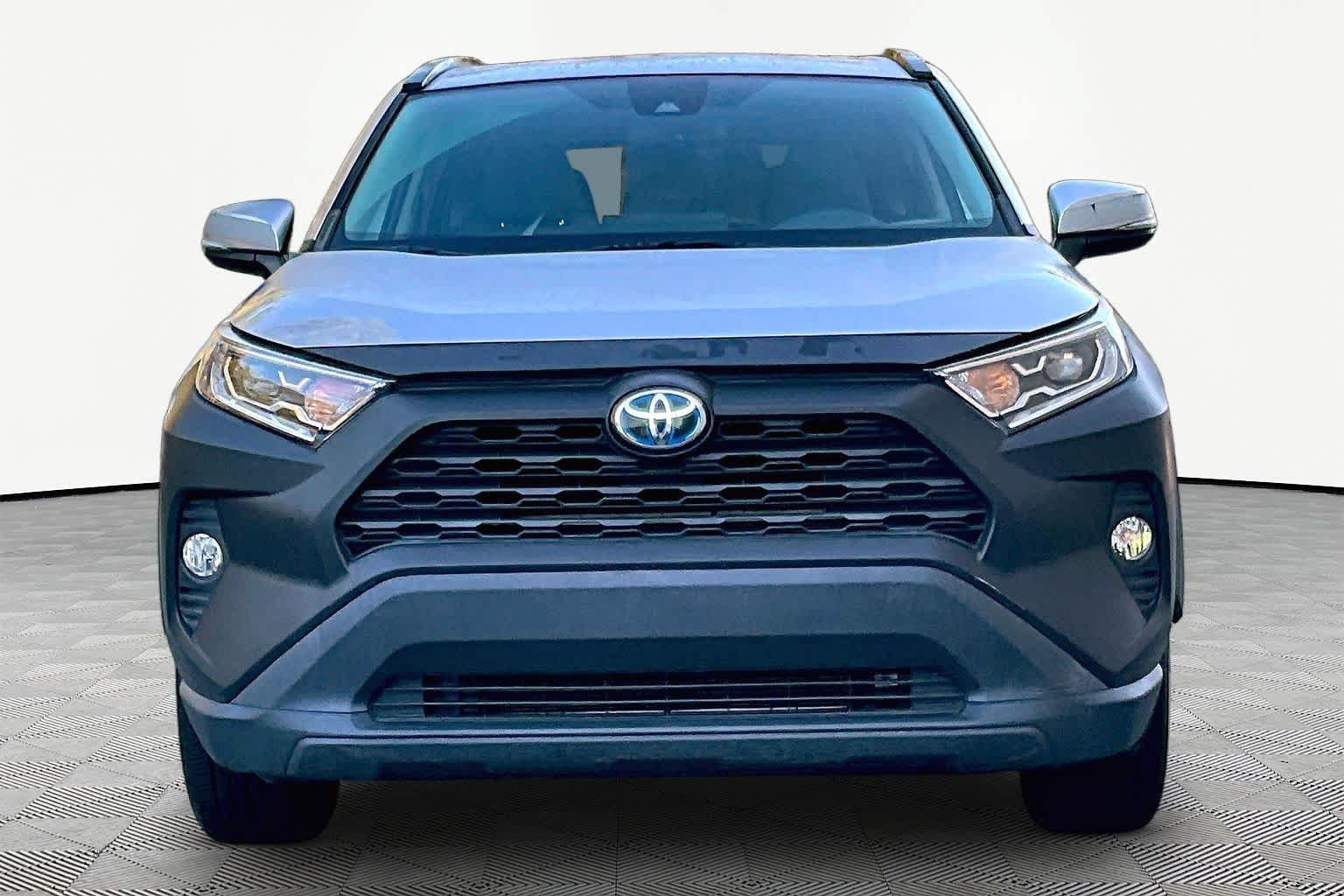 Used 2021 Toyota RAV4 XLE w/ Convenience Package AWD/4WD image 4
