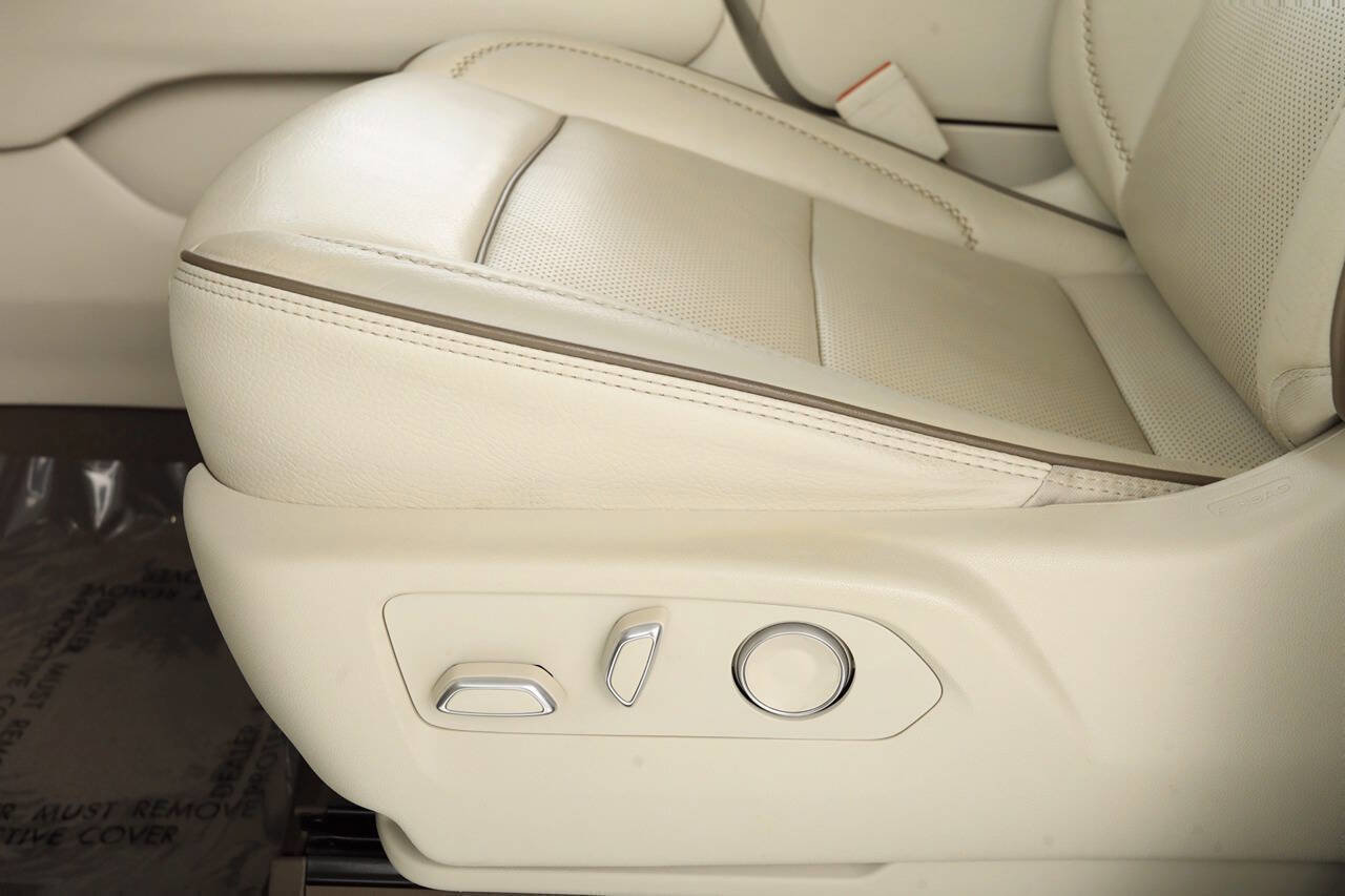 Used 2021 GMC Yukon Denali w/ Denali Premium Package image 17