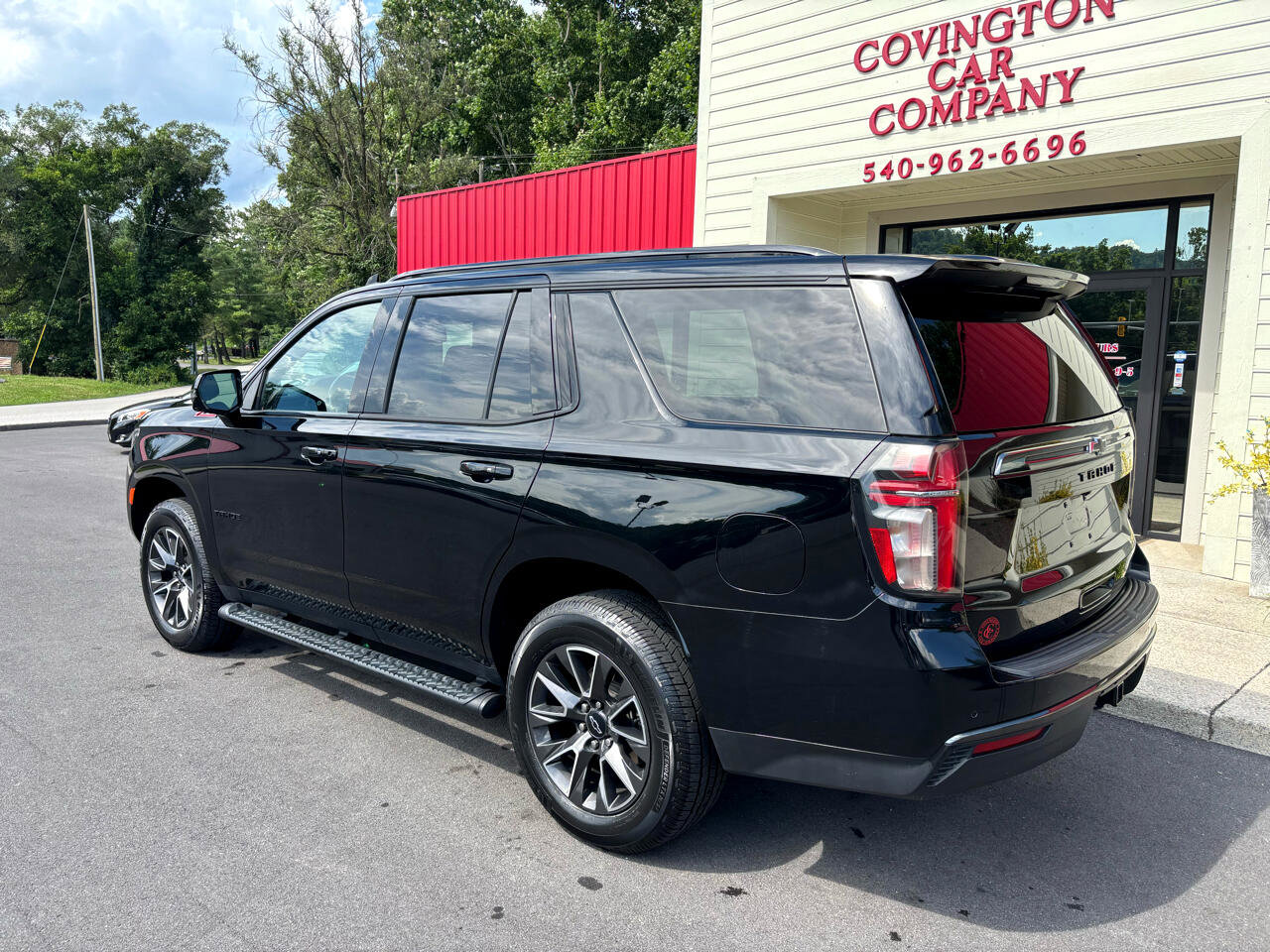 Used 2021 Chevrolet Tahoe Z71 w/ Luxury Package image 3
