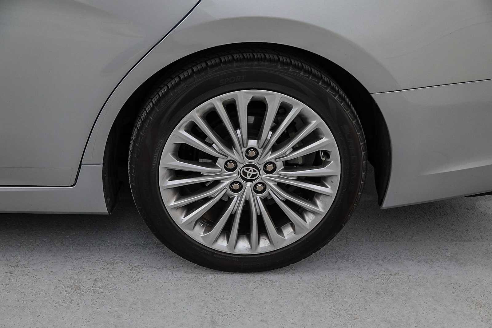 Certified 2020 Toyota Avalon Limited image 11