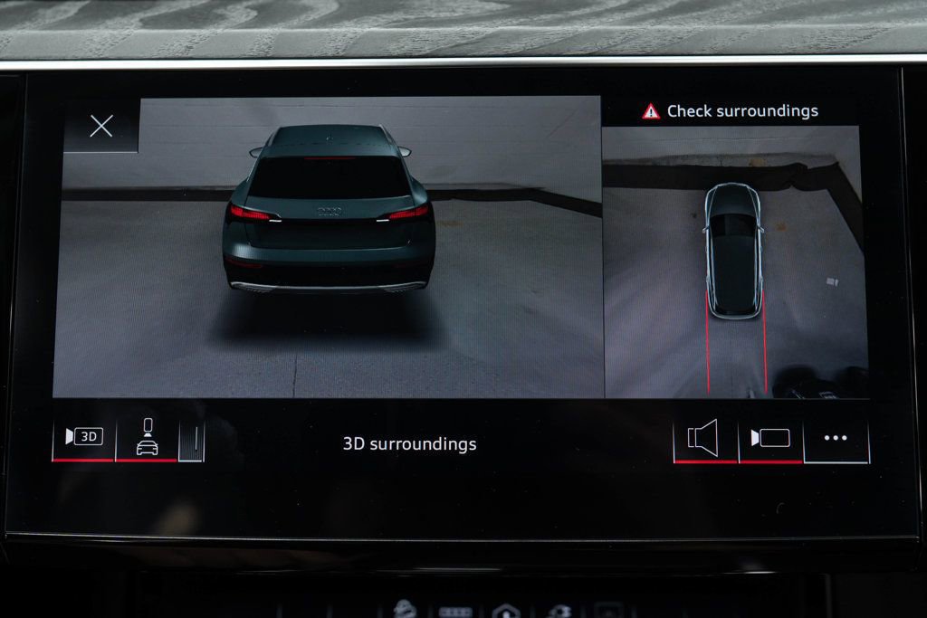 Used 2021 Audi e-tron Premium Plus w/ Premium Plus Package image 25