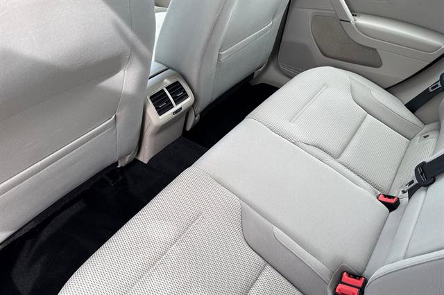 Used 2016 Volkswagen Golf S image 12