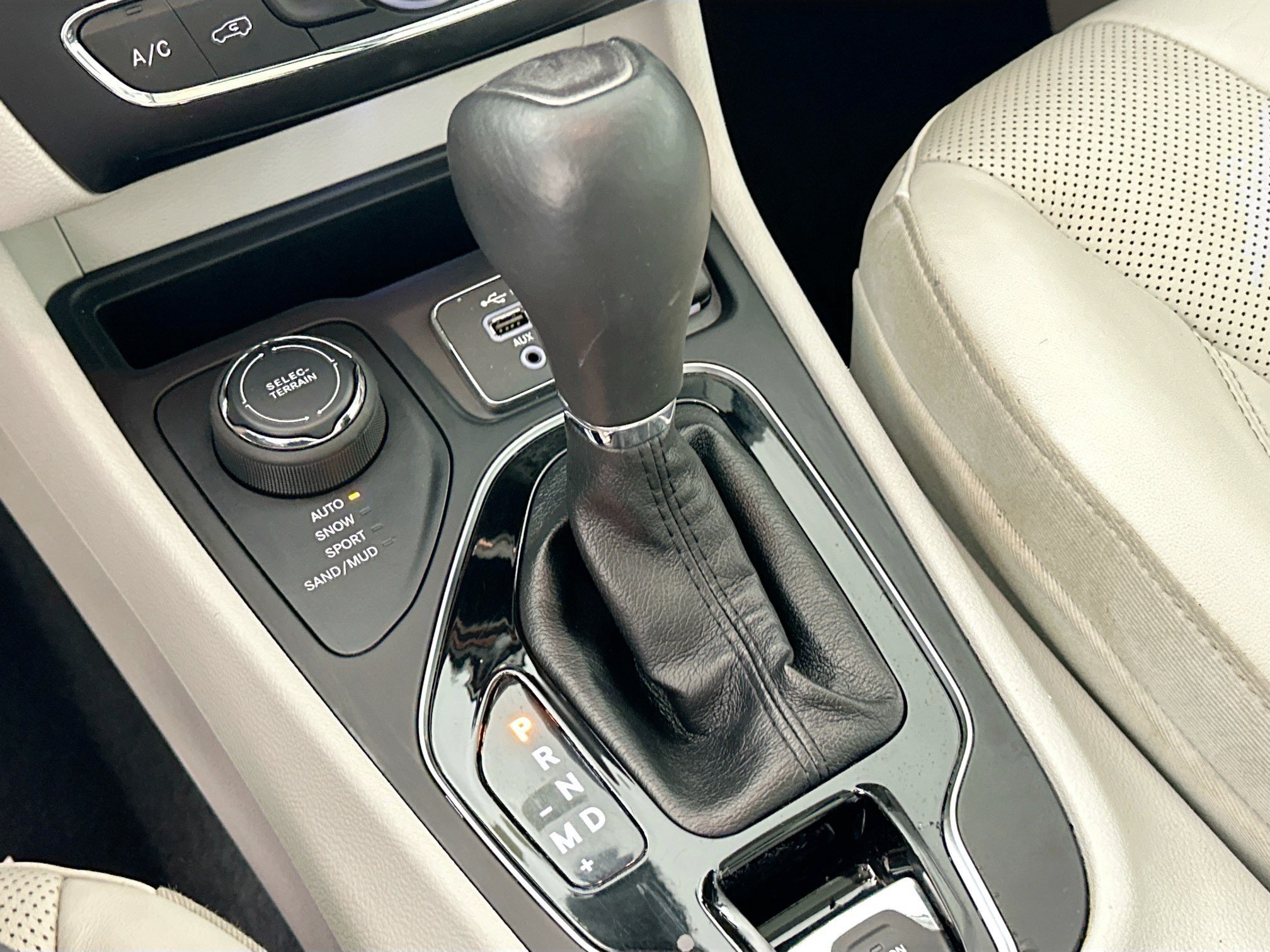 Used 2020 Jeep Cherokee Limited AWD/4WD image 21