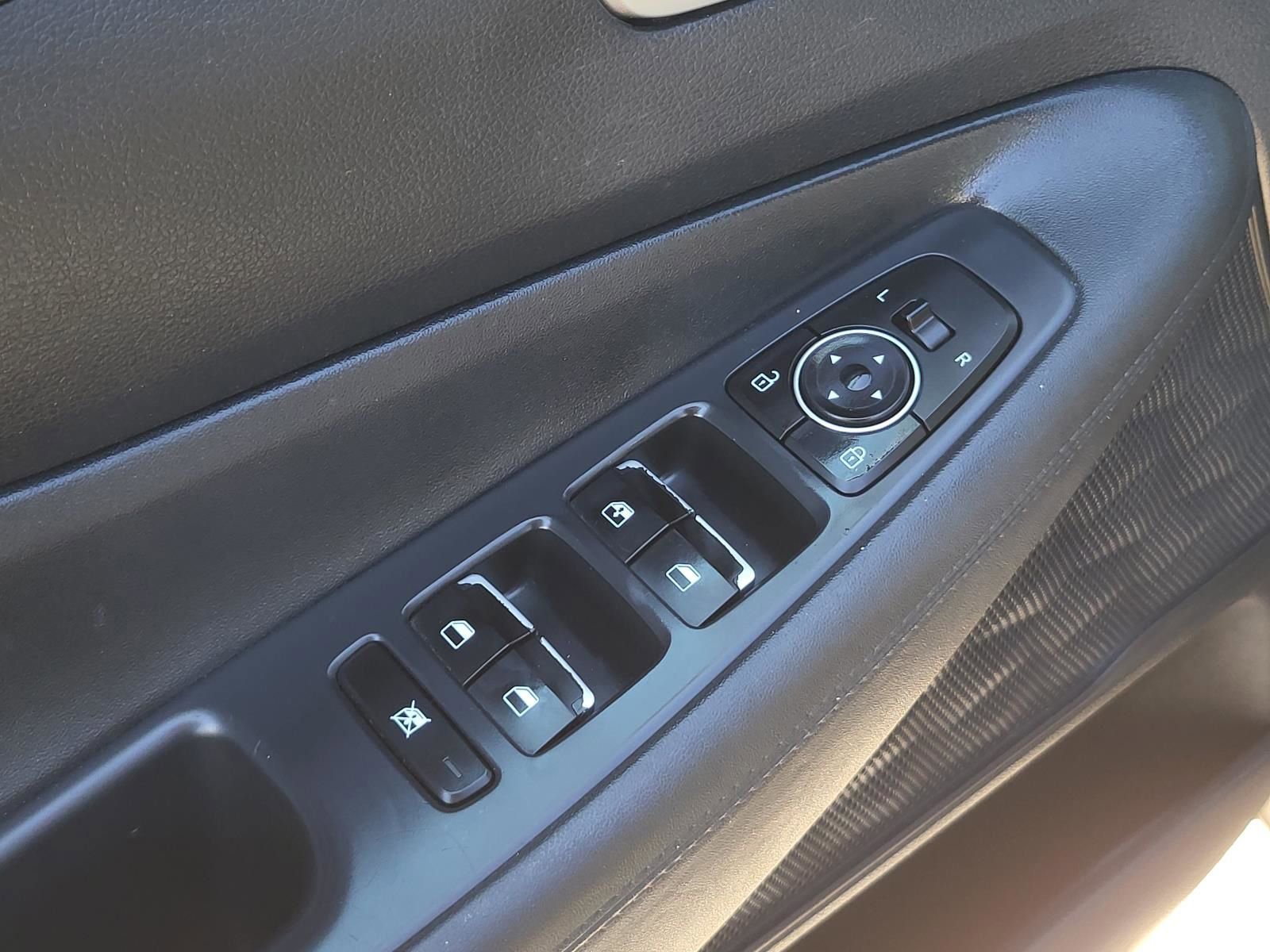 Used 2020 Hyundai Santa Fe SE FWD image 17