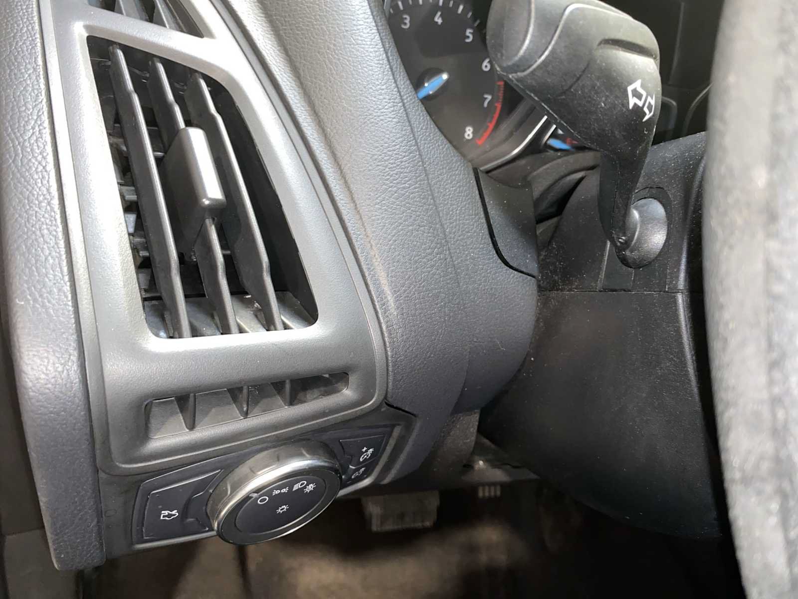 Used 2018 Ford Focus SE FWD image 24