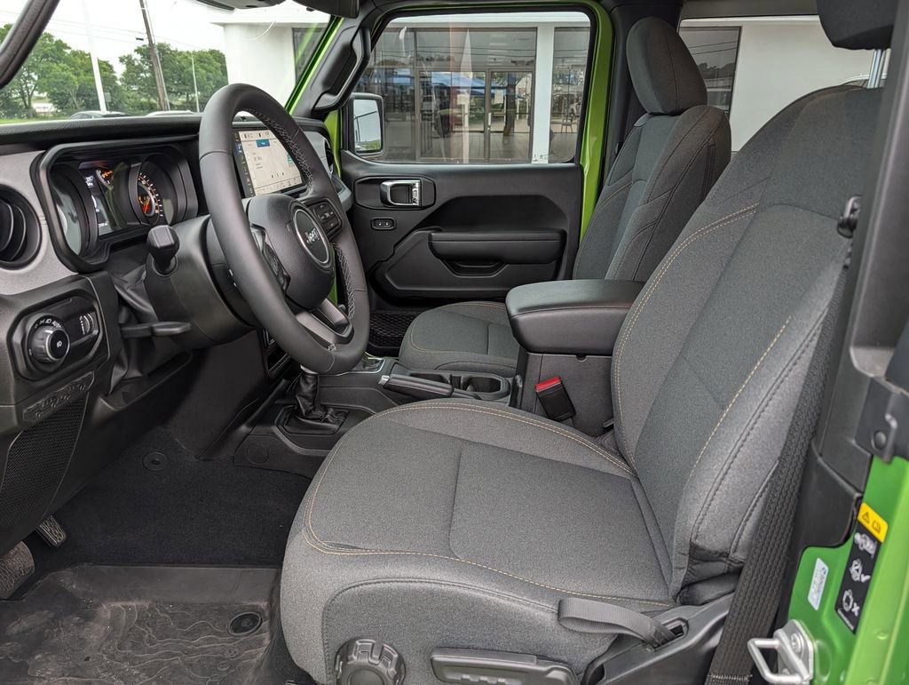 Used 2025 Jeep Wrangler Sport AWD/4WD image 24