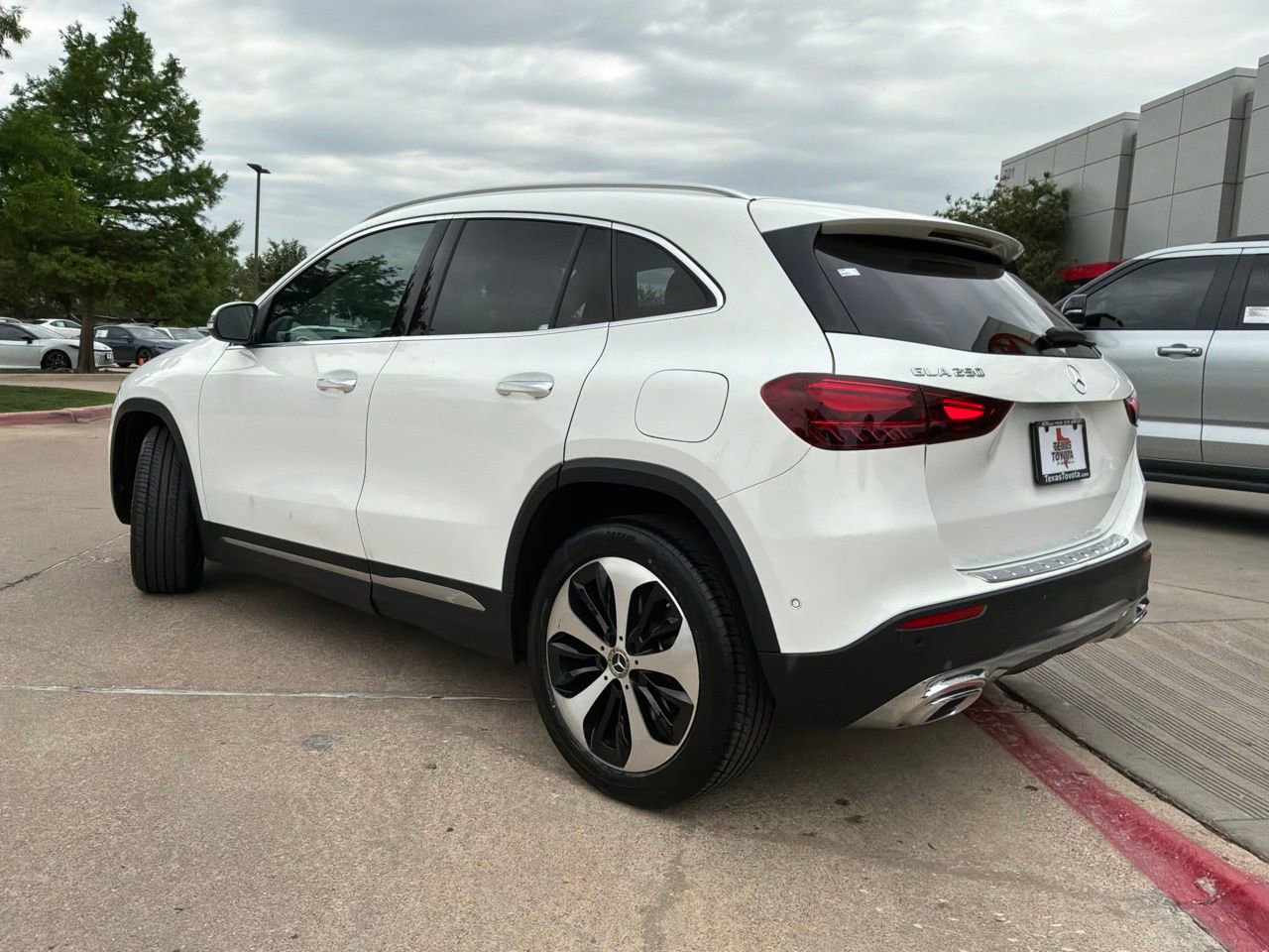Used 2025 Mercedes-Benz GLA 250 image 8