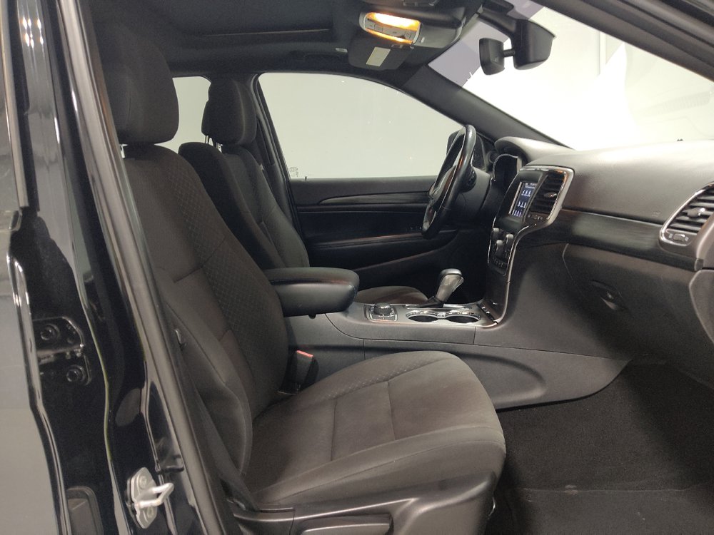 Used 2019 Jeep Grand Cherokee Laredo AWD/4WD image 21