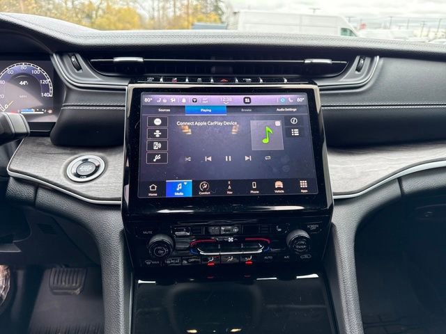 Used 2024 Jeep Grand Cherokee L Limited image 24