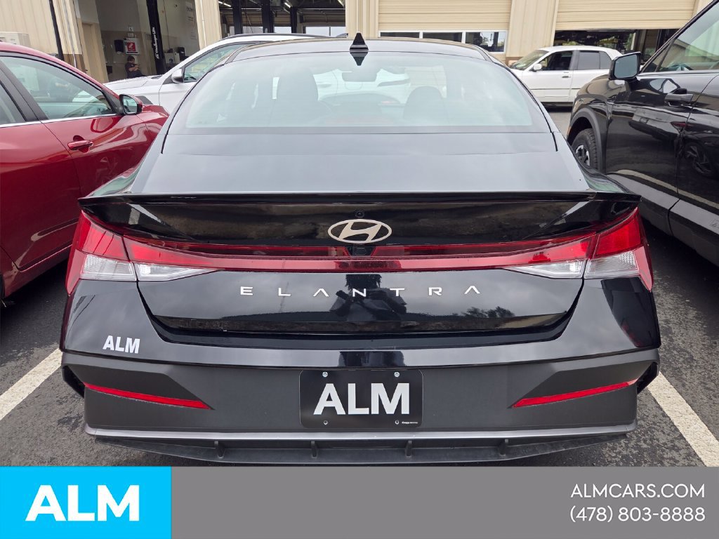 Used 2025 Hyundai Elantra Sport FWD image 13