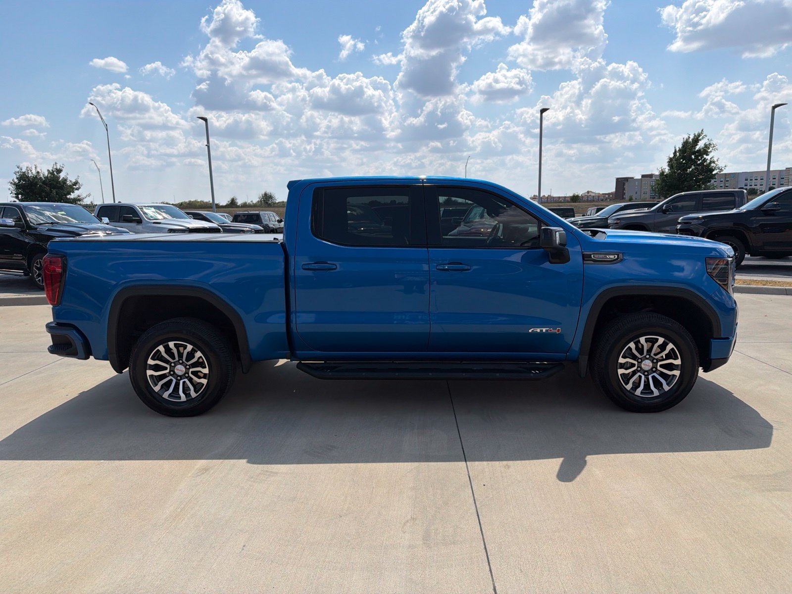 Used 2023 GMC Sierra 1500 AT4 w/ AT4 Premium Package AWD/4WD image 6
