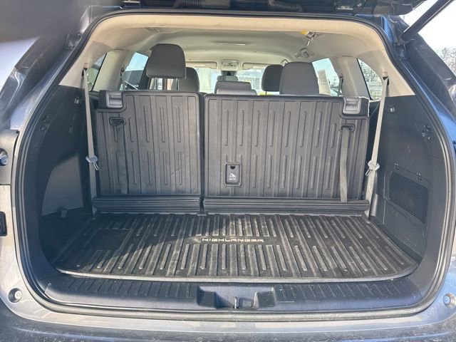 Used 2022 Toyota Highlander LE image 27