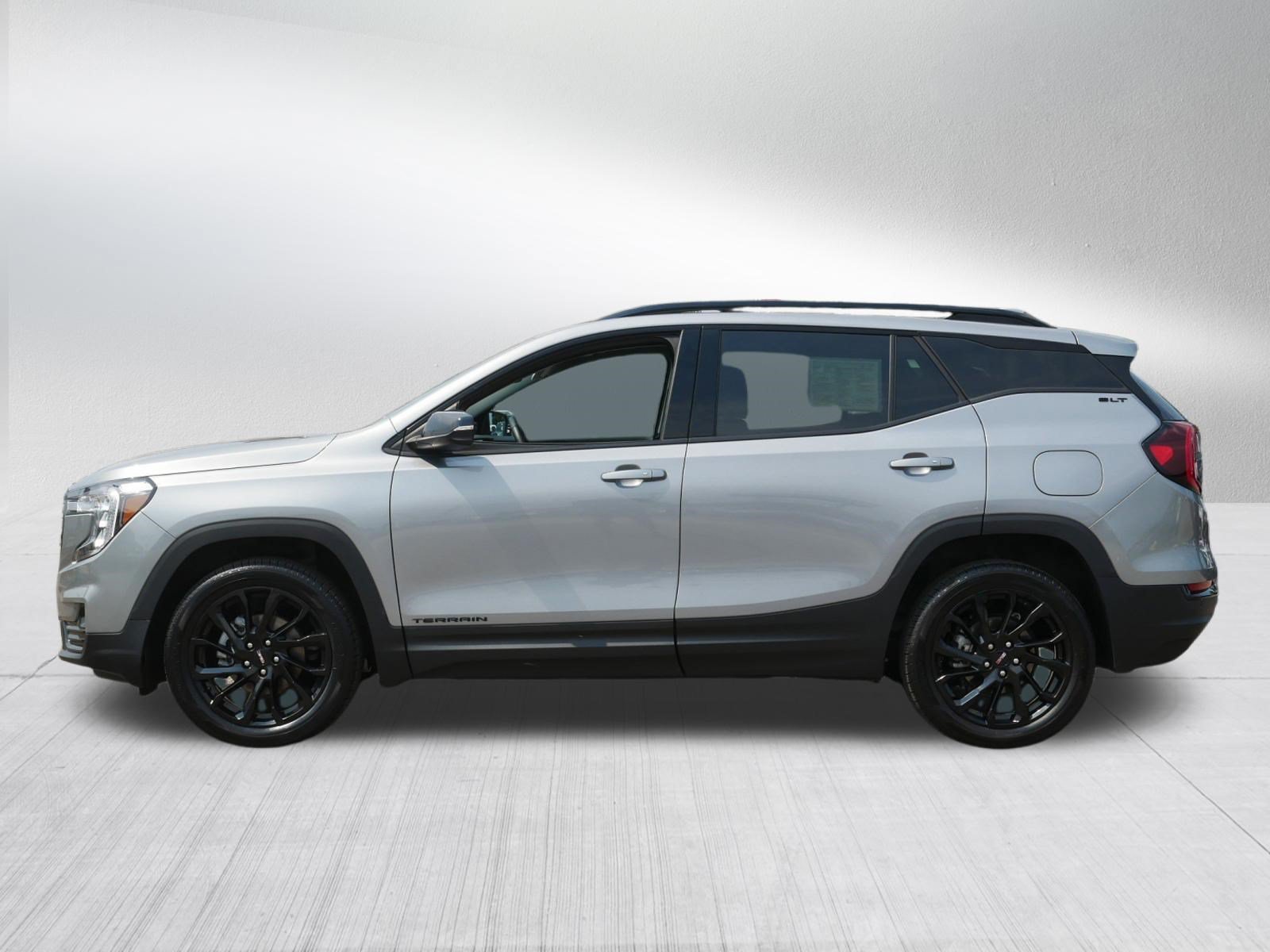 Used 2024 GMC Terrain SLT w/ Elevation Edition AWD/4WD image 4