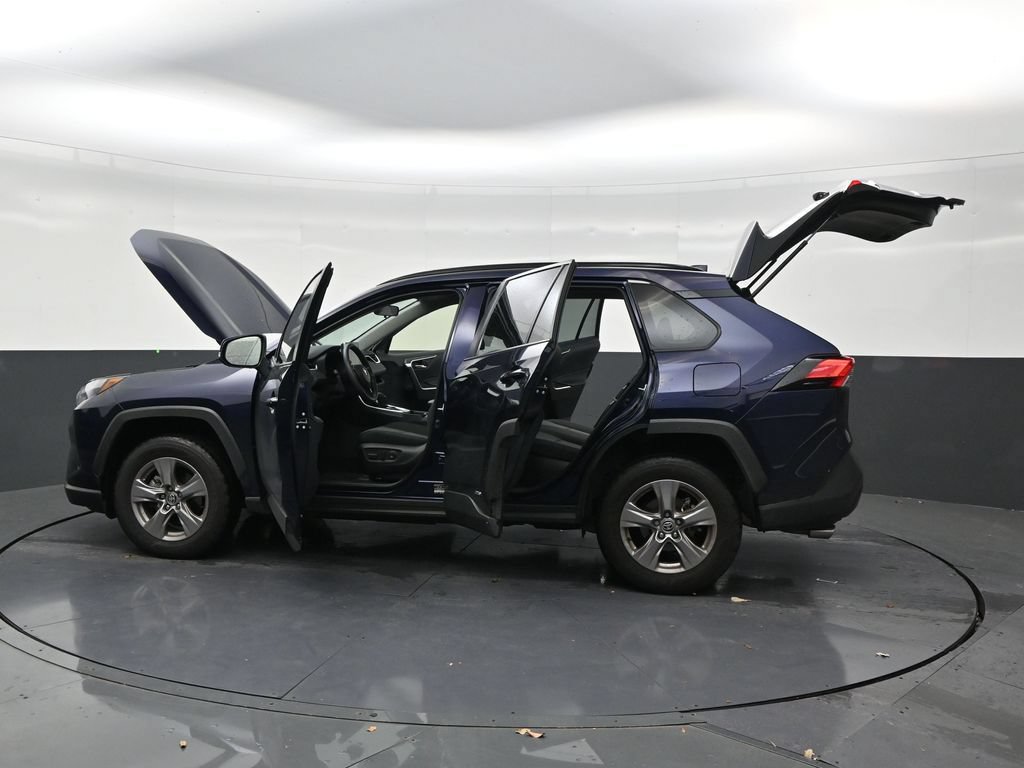 Used 2025 Toyota RAV4 XLE AWD/4WD image 30