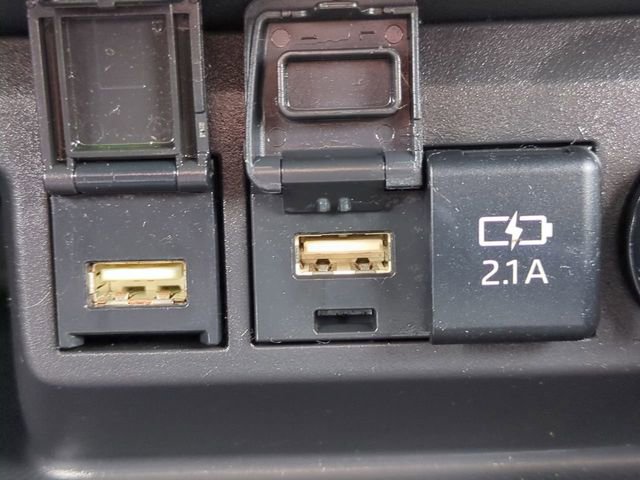 Used 2021 Toyota Highlander LE image 21