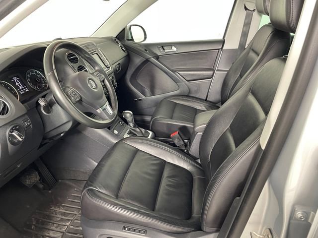 Used 2017 Volkswagen Tiguan SEL AWD/4WD image 2