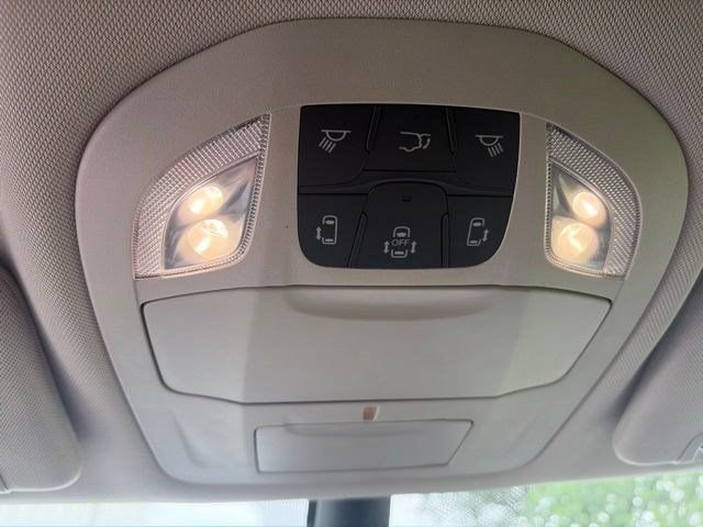 Used 2023 Chrysler Pacifica Touring-L FWD image 25