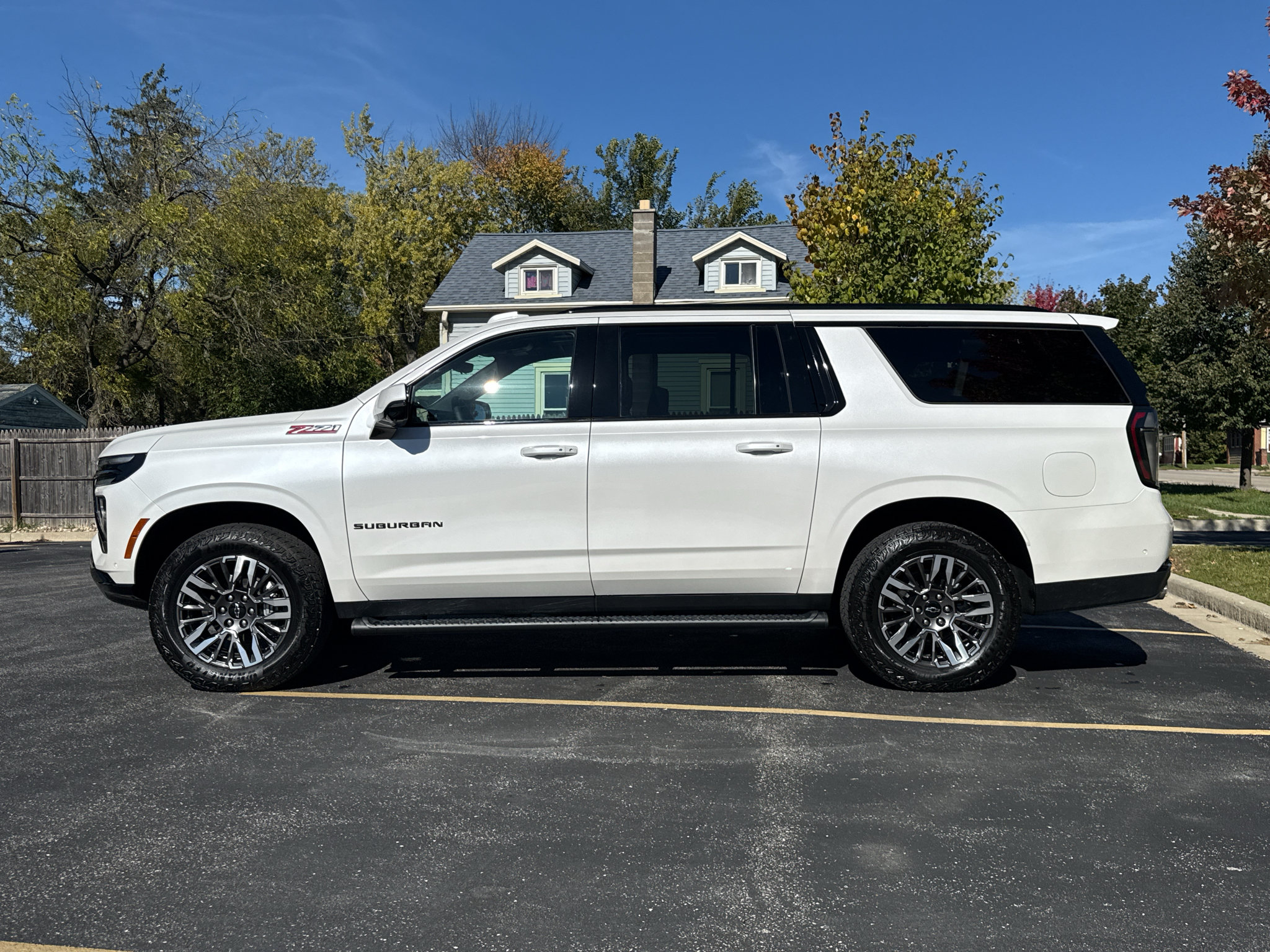 Used 2025 Chevrolet Suburban Z71 w/ Z71 Off-Road Package AWD/4WD image 10