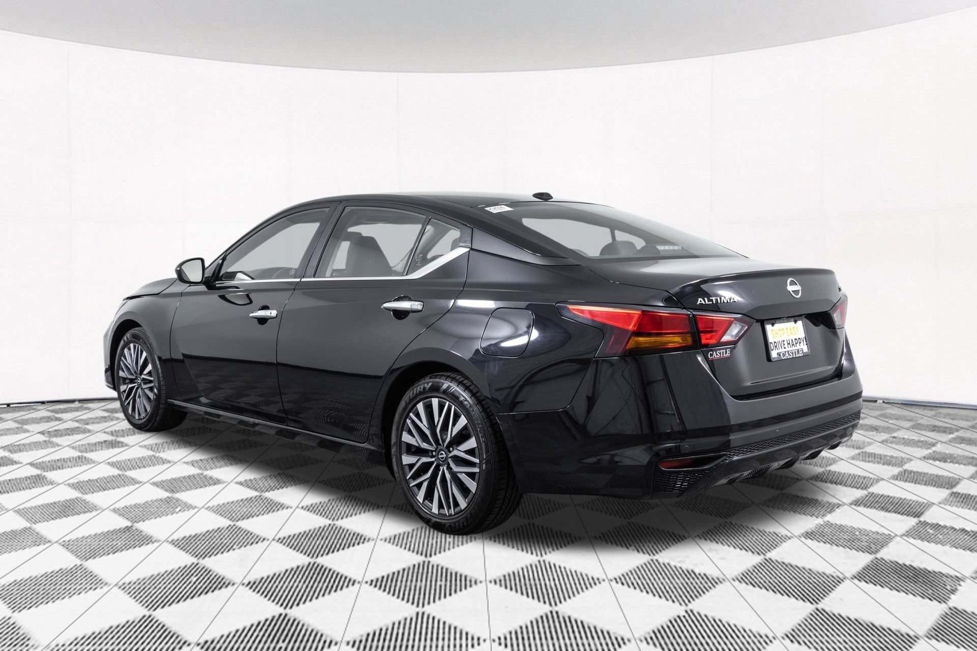 Used 2024 Nissan Altima 2.5 SV FWD image 16