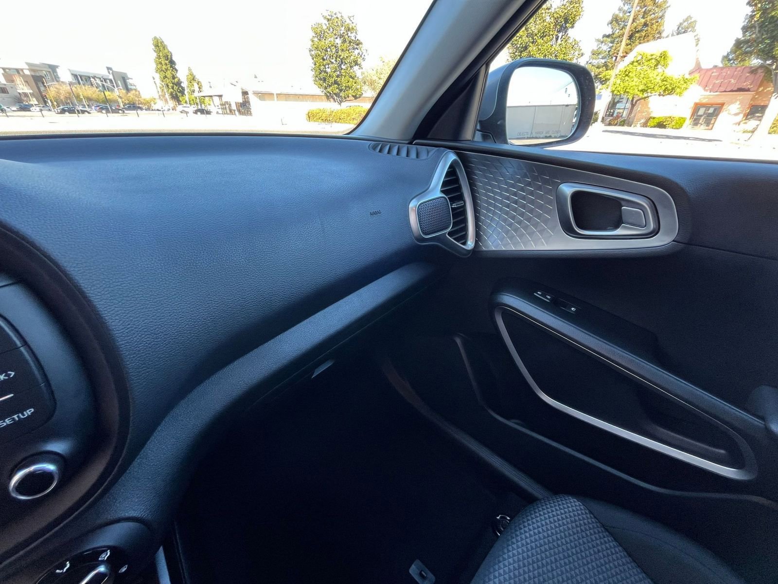 Used 2025 Kia Soul LX w/ LX Technology Package image 33