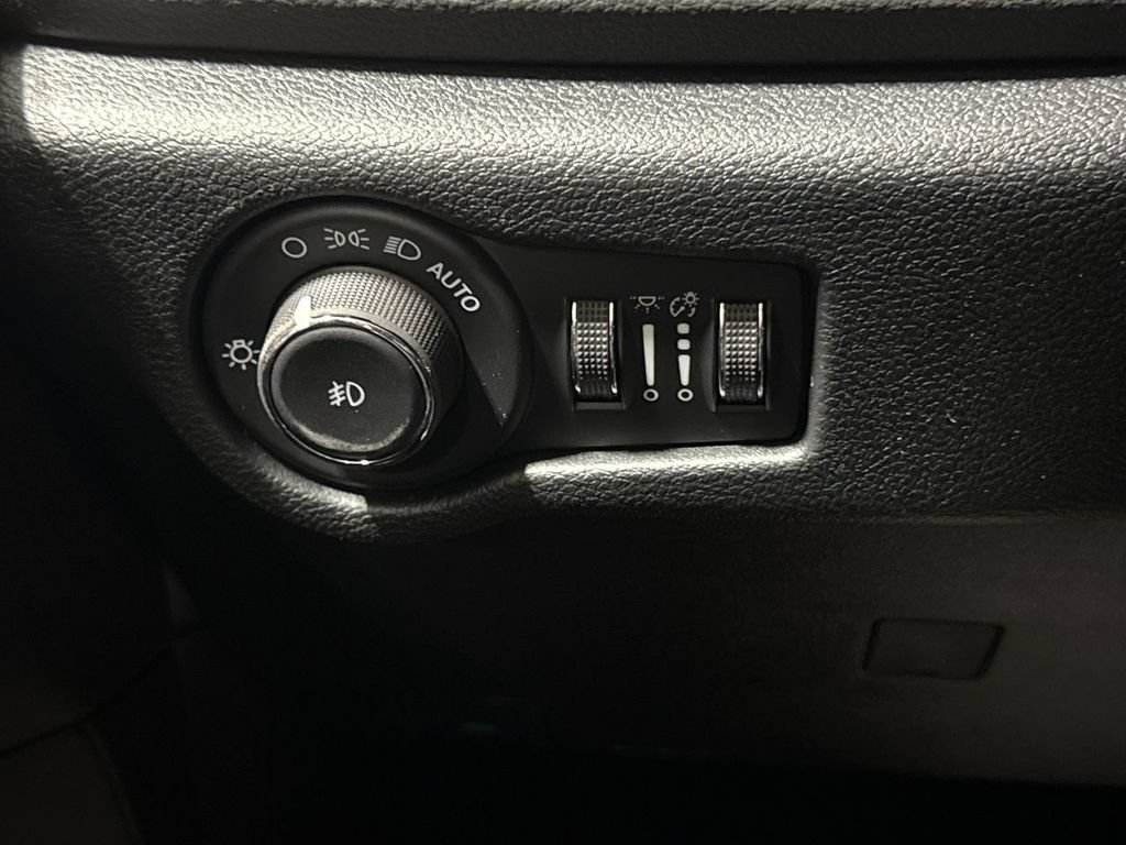 New 2026 Chrysler Pacifica Limited AWD/4WD image 19