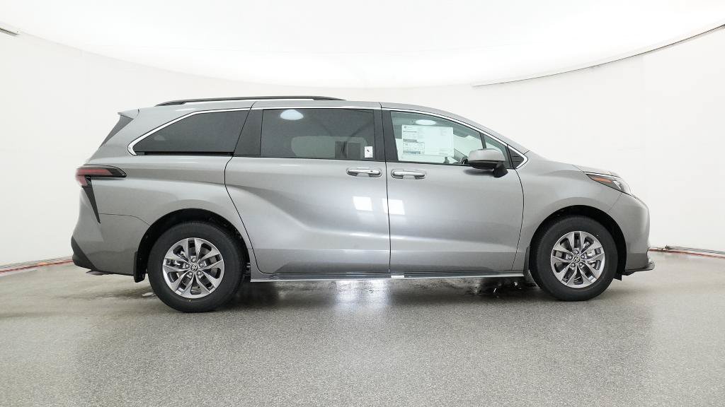 New 2026 Toyota Sienna XLE FWD image 30