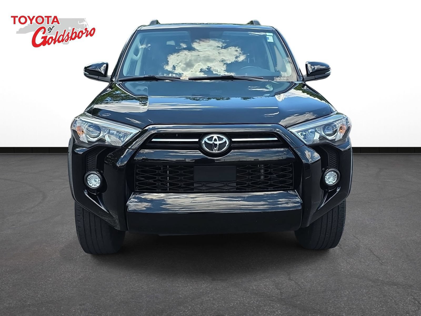 Used 2024 Toyota 4Runner SR5 Premium w/ Moonroof Package RWD image 2