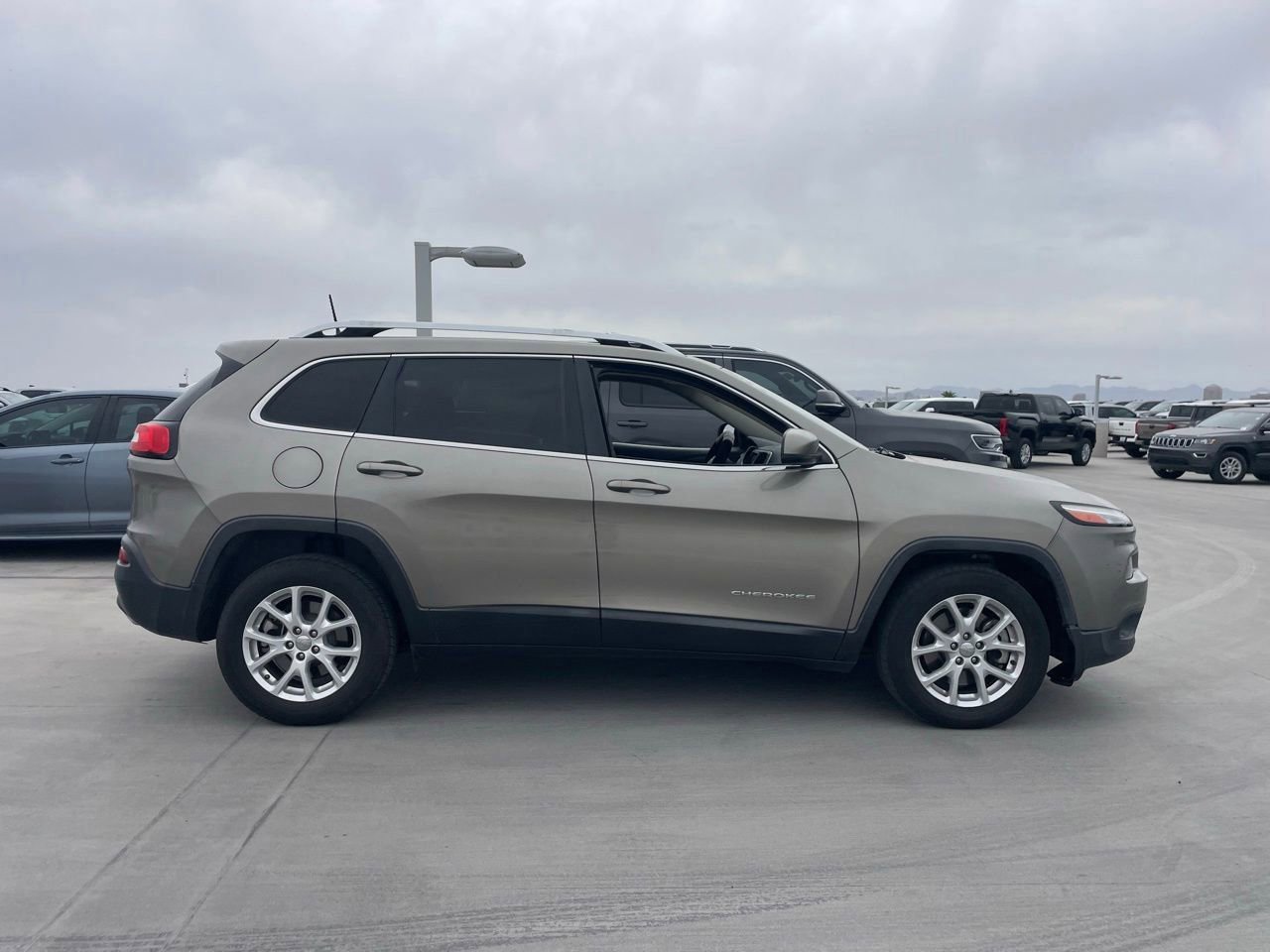 Used 2017 Jeep Cherokee Latitude w/ Safety/Convenience Group image 3