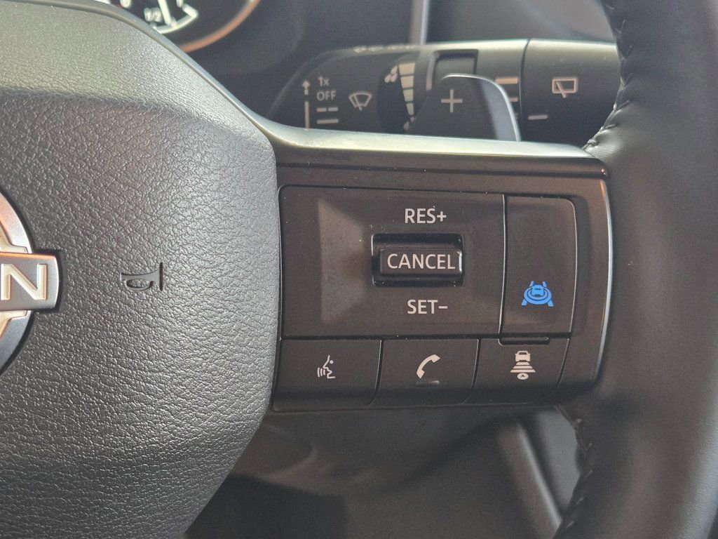 Used 2025 Nissan Rogue SV image 16